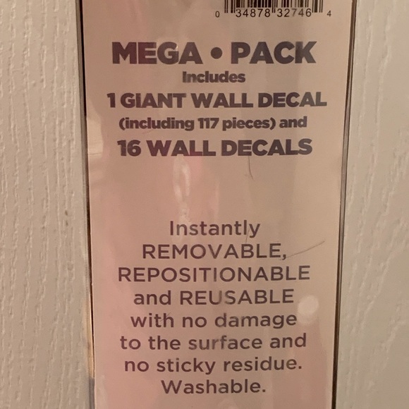 Wall Art Decals Minion Mega Pack 1 Giant + 16 large includes 117 pieces - Picture 10 of 11